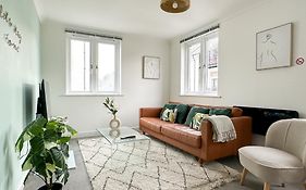 Luxury 2 Bedroom City Centre Apartment - Secure Parking - Amazing Location!