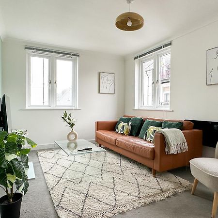 Luxury 2 Bedroom City Centre Apartment - Secure Parking - Amazing Location! Cantorbéry Extérieur photo