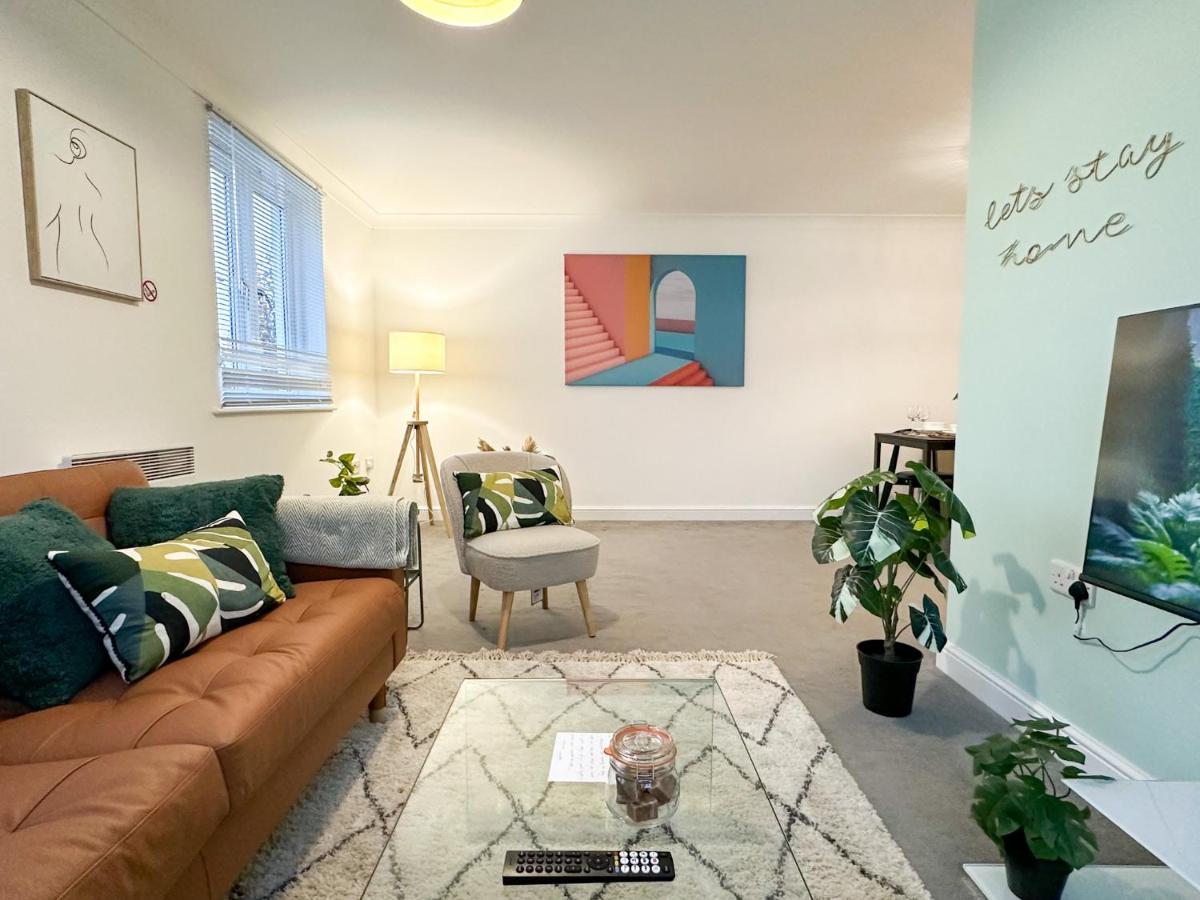 Luxury 2 Bedroom City Centre Apartment - Secure Parking - Amazing Location! Cantorbéry Extérieur photo