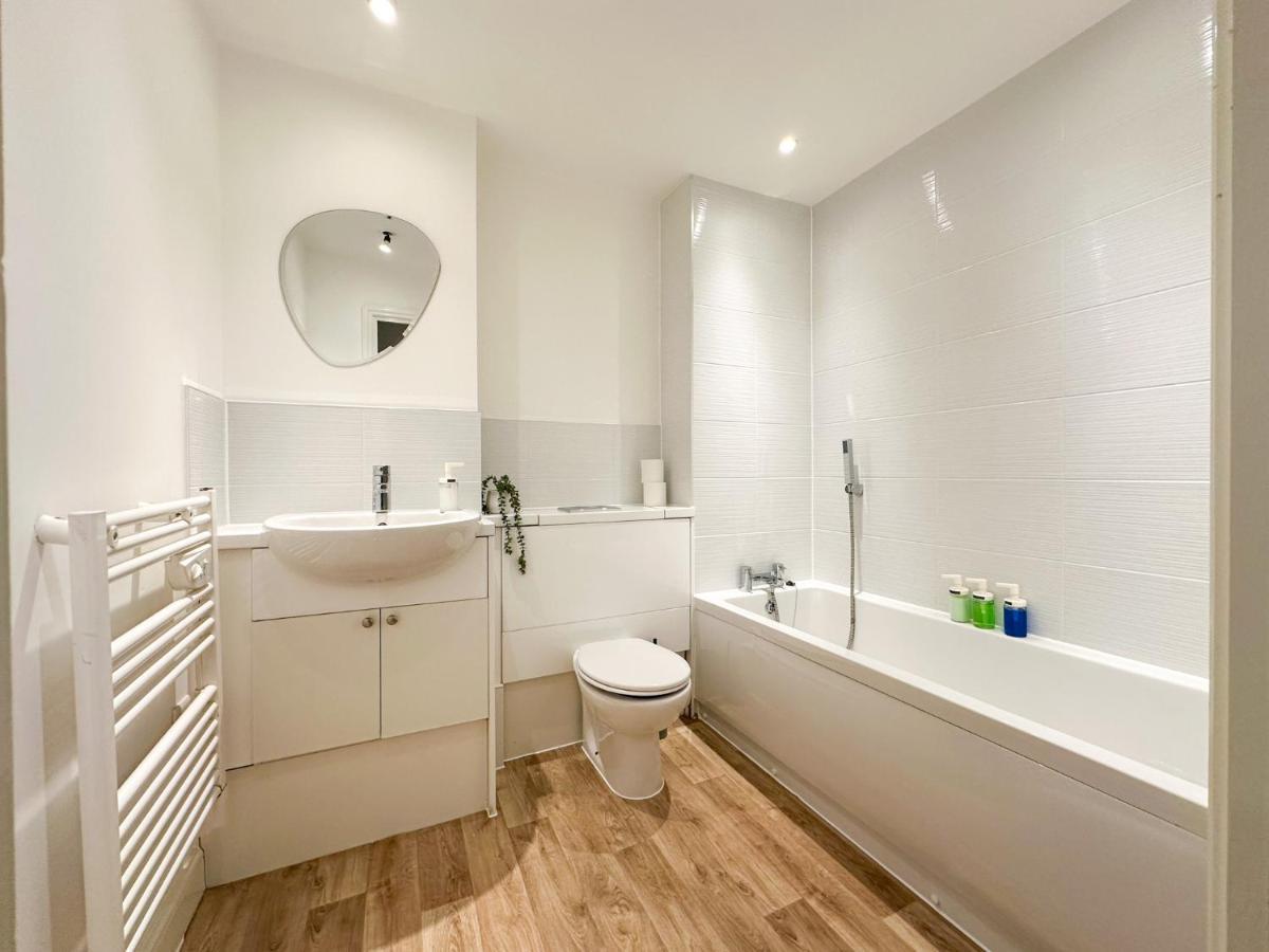 Luxury 2 Bedroom City Centre Apartment - Secure Parking - Amazing Location! Cantorbéry Extérieur photo
