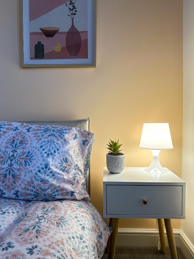 Luxury 2 Bedroom City Centre Apartment - Secure Parking - Amazing Location! Cantorbéry Extérieur photo