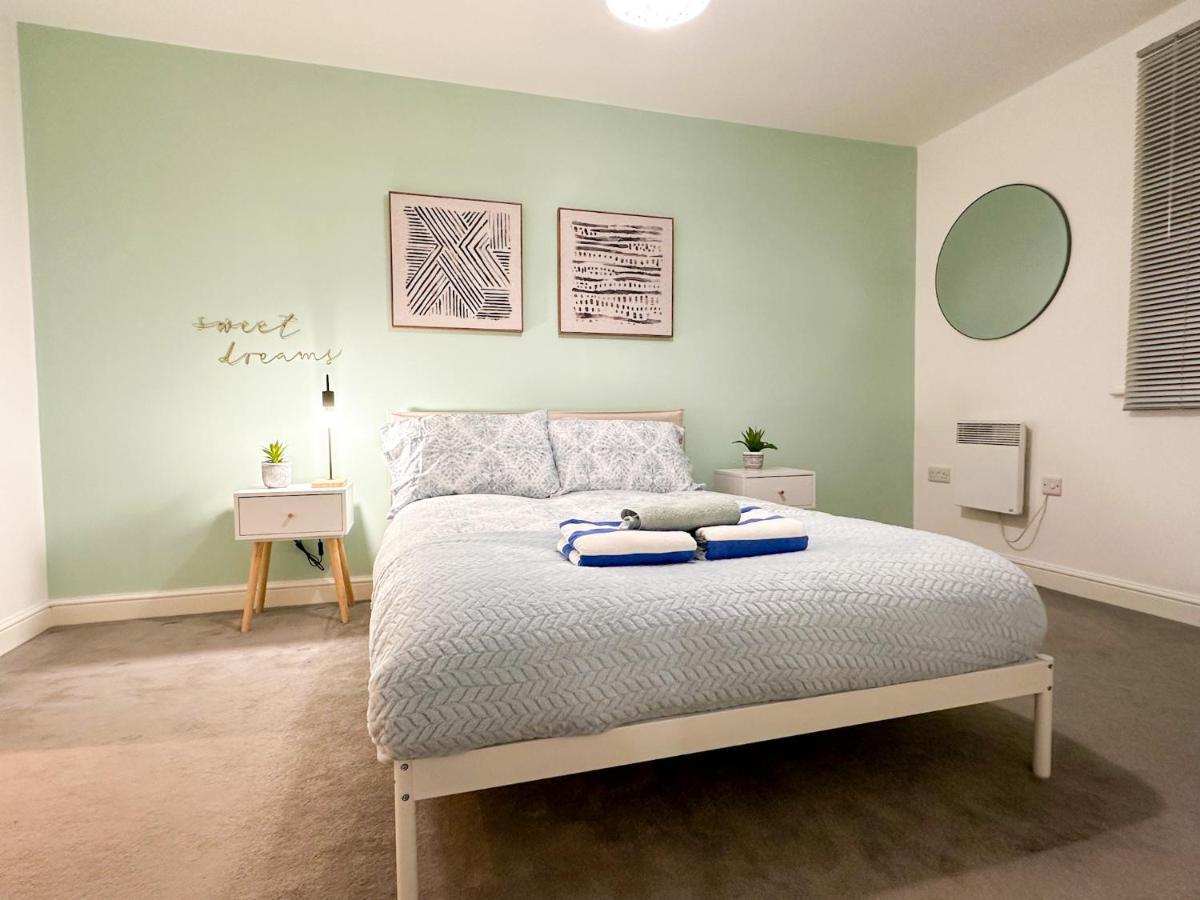 Luxury 2 Bedroom City Centre Apartment - Secure Parking - Amazing Location! Cantorbéry Extérieur photo