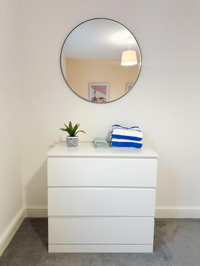 Luxury 2 Bedroom City Centre Apartment - Secure Parking - Amazing Location! Cantorbéry Extérieur photo