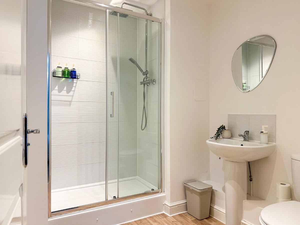 Luxury 2 Bedroom City Centre Apartment - Secure Parking - Amazing Location! Cantorbéry Extérieur photo
