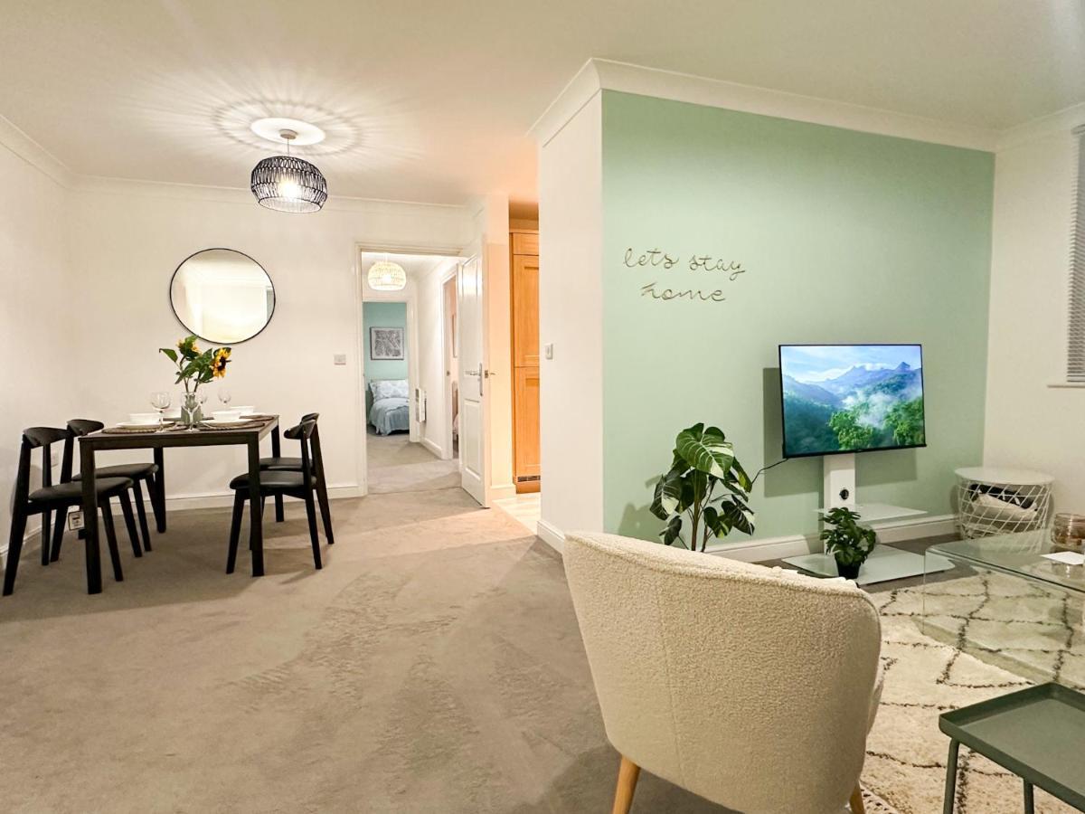 Luxury 2 Bedroom City Centre Apartment - Secure Parking - Amazing Location! Cantorbéry Extérieur photo