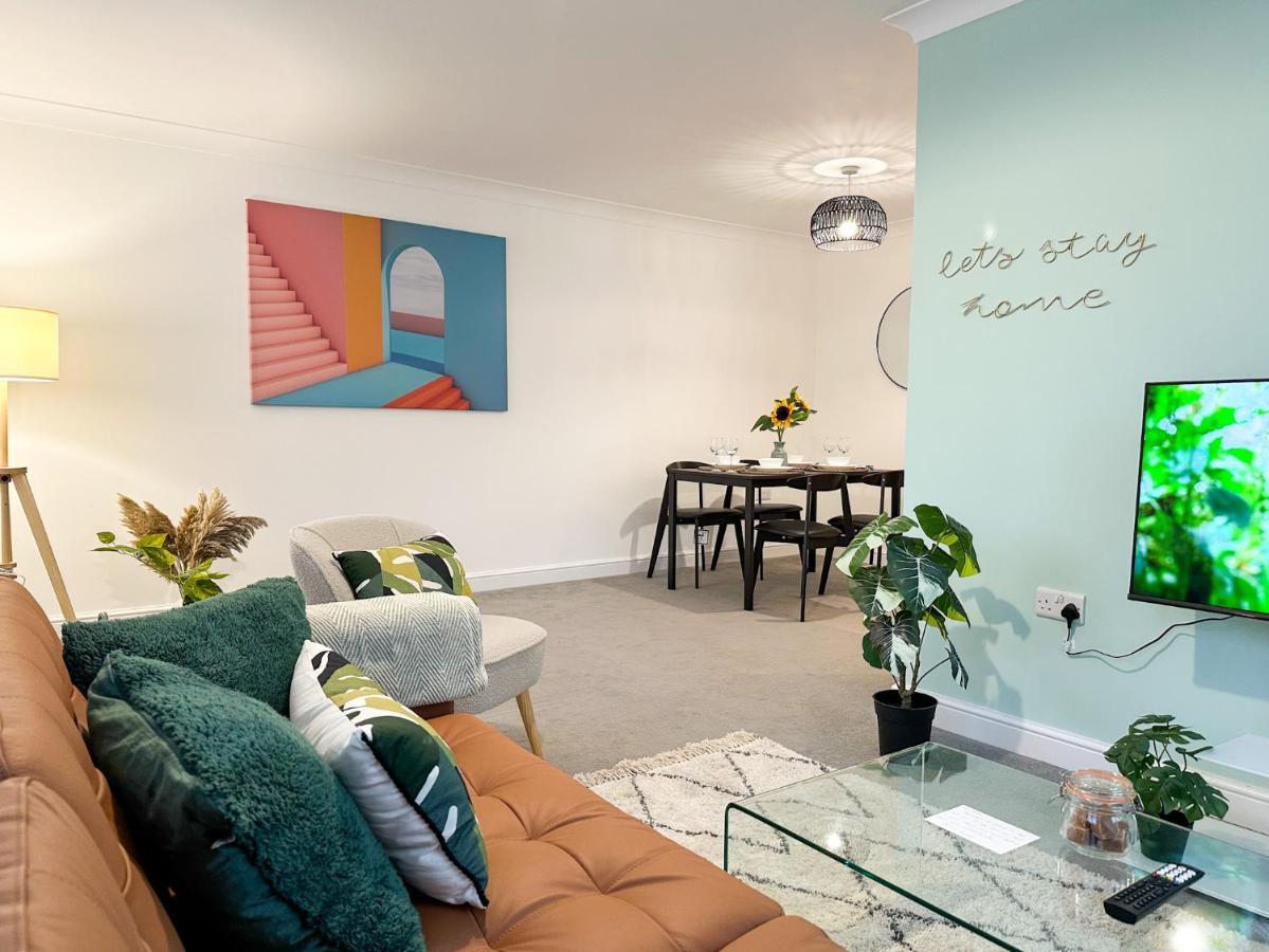Luxury 2 Bedroom City Centre Apartment - Secure Parking - Amazing Location! Cantorbéry Extérieur photo