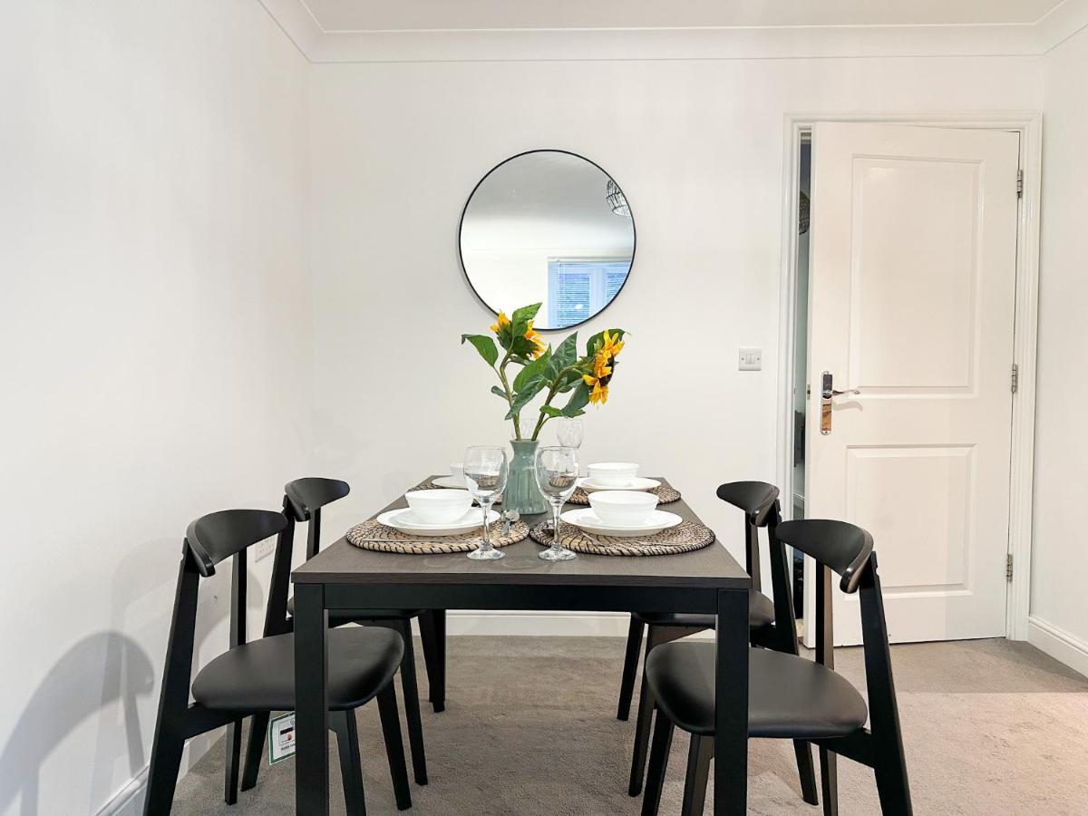Luxury 2 Bedroom City Centre Apartment - Secure Parking - Amazing Location! Cantorbéry Extérieur photo