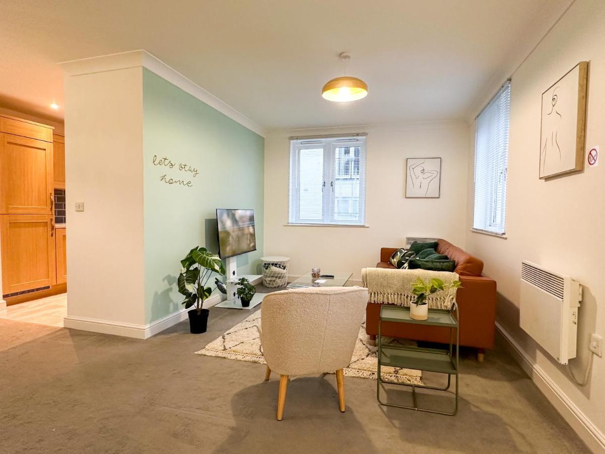 Luxury 2 Bedroom City Centre Apartment - Secure Parking - Amazing Location! Cantorbéry Extérieur photo