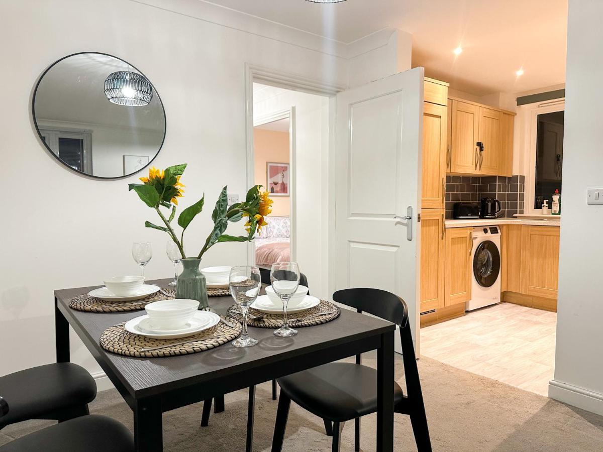 Luxury 2 Bedroom City Centre Apartment - Secure Parking - Amazing Location! Cantorbéry Extérieur photo
