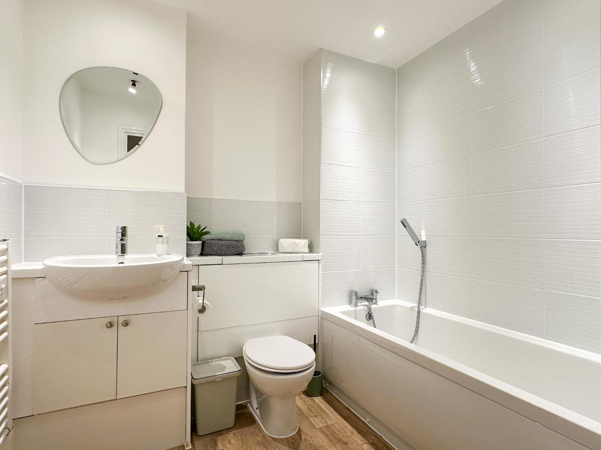 Luxury 2 Bedroom City Centre Apartment - Secure Parking - Amazing Location! Cantorbéry Extérieur photo