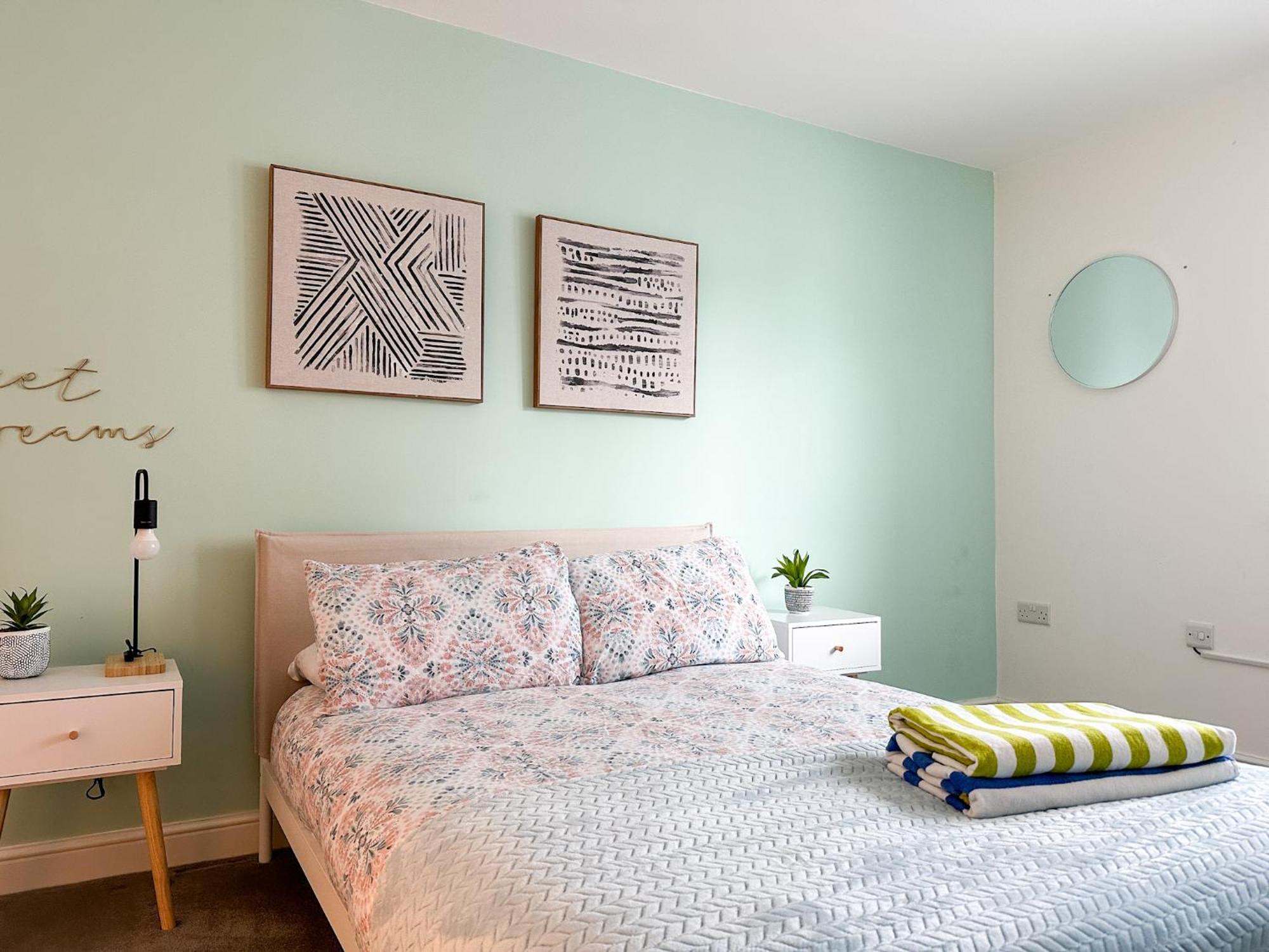Luxury 2 Bedroom City Centre Apartment - Secure Parking - Amazing Location! Cantorbéry Extérieur photo